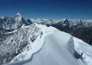 island-peak-climbing-view